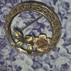 Costume Jewelry Pin With flower